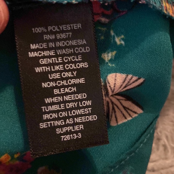 Gorgeous green dress with detailed neck - Picture 5 of 6